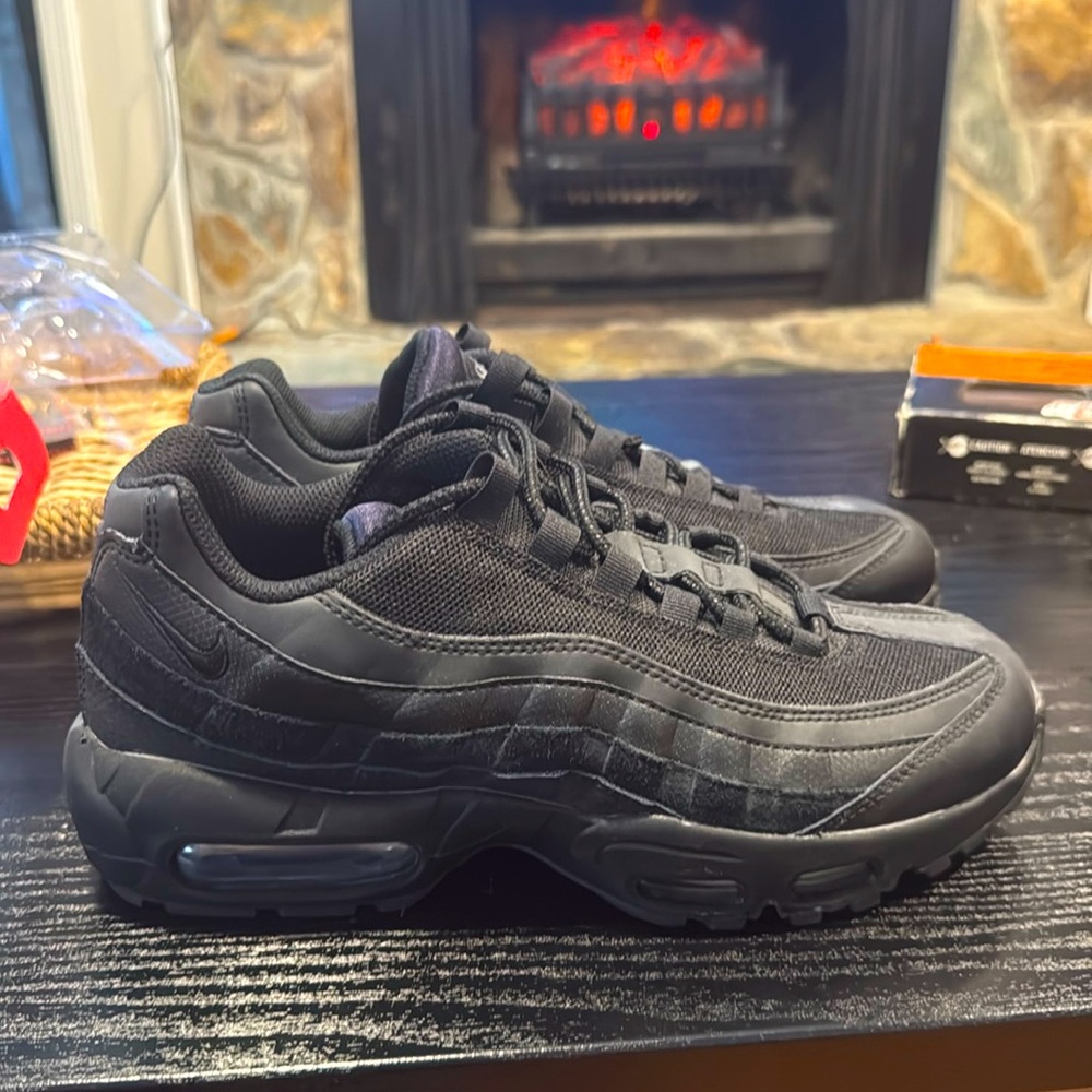 MEN'S NIKE AIR MAX 95 ESSENTIAL CASUAL SHOES